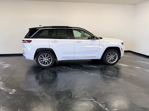 Used 2022 Jeep Grand Cherokee Summit w/ Advanced Protech Group IV AWD/4WD image 24