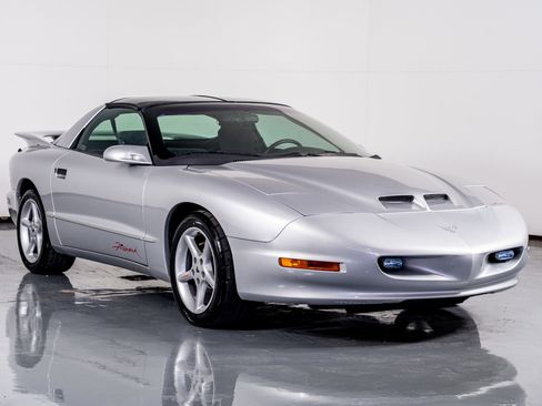 Used 1997 Pontiac Firebird Formula image 5