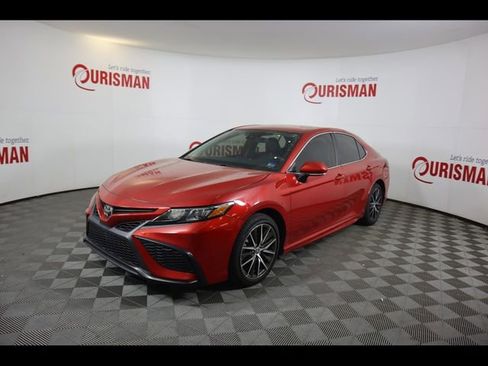 Used 2024 Toyota Camry SE image 4