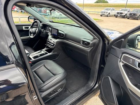 Used 2022 Ford Explorer XLT w/ Equipment Group 202A RWD image 16