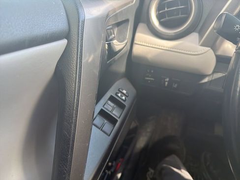 Used 2018 Toyota RAV4 XLE w/ Convenience Package image 12