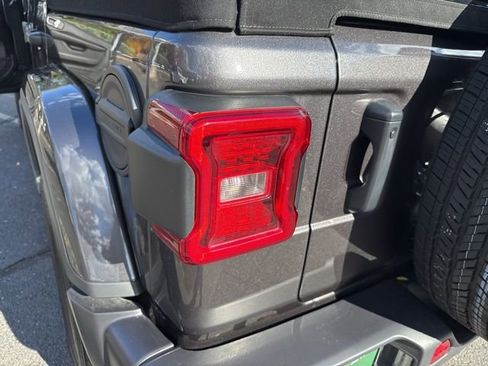 Used 2024 Jeep Wrangler Sahara image 38