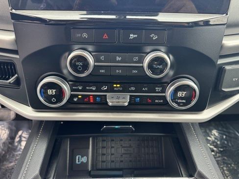 Used 2024 Ford Expedition XLT image 21