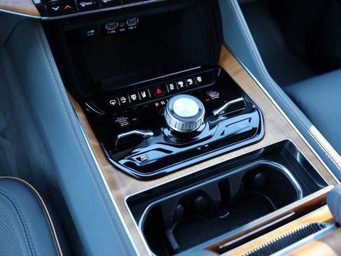 Used 2023 Jeep Grand Wagoneer Series II image 34