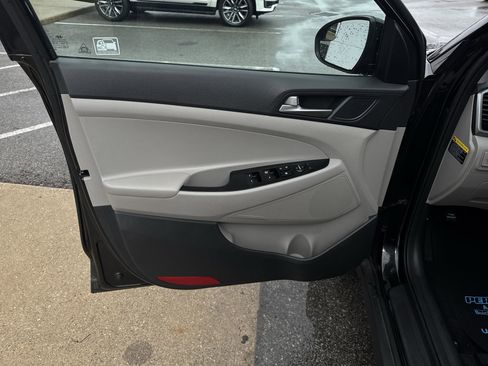 Used 2018 Hyundai Tucson SE w/ Cargo Package image 20