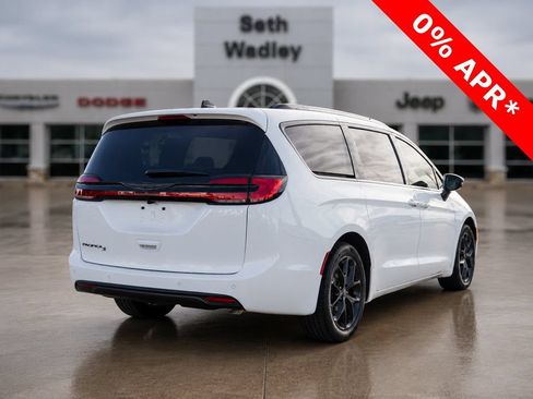 New 2026 Chrysler Pacifica Select w/ S Appearance Package FWD image 7