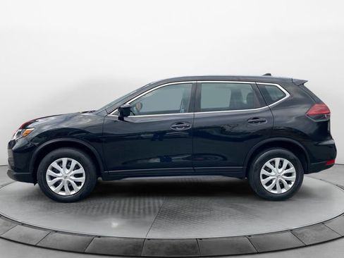 Used 2019 Nissan Rogue S image 2
