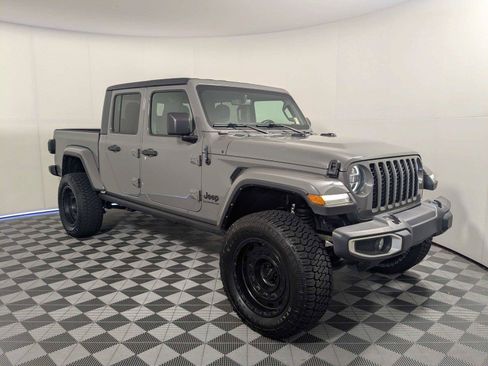 Used 2021 Jeep Gladiator Sport AWD/4WD image 3