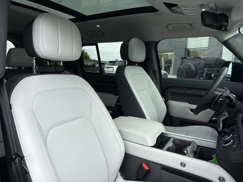 Used 2025 Land Rover Defender 110 V8 image 16