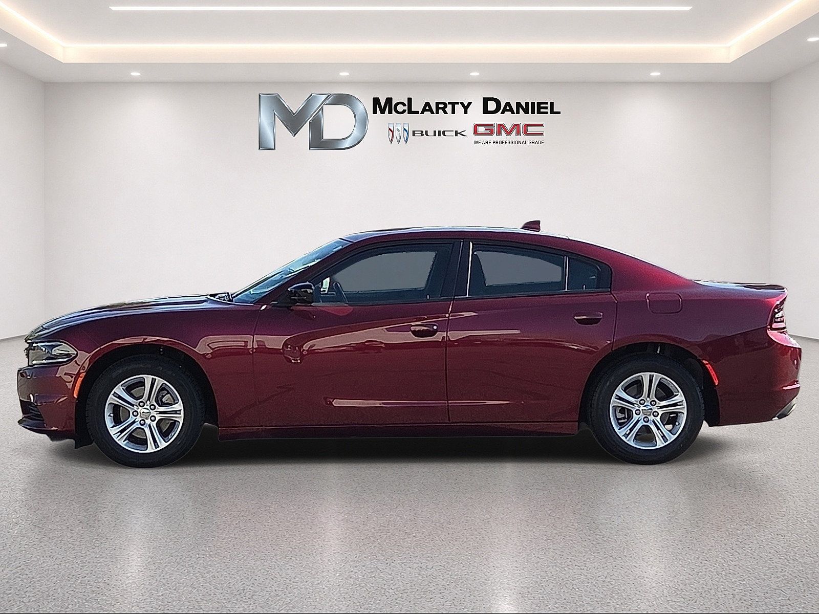 Used 2023 Dodge Charger SXT RWD image 2