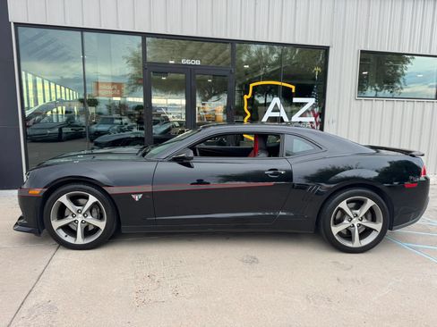 Used 2015 Chevrolet Camaro SS w/ Commemorative Special Edition RWD image 8