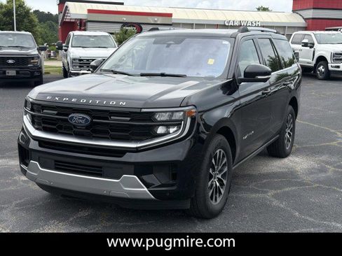 Used 2025 Ford Expedition Platinum AWD/4WD image 3