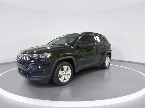 Used 2022 Jeep Compass Latitude image 4