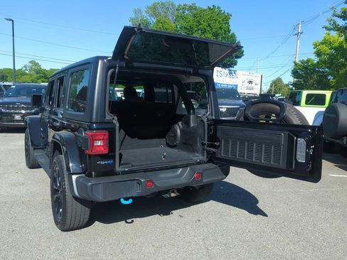 Used 2023 Jeep Wrangler Unlimited Sahara w/ Cold Weather Group AWD/4WD image 32