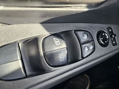 Used 2021 Nissan Kicks S FWD image 16