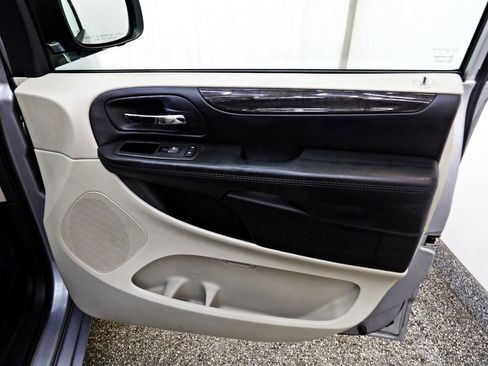 Used 2018 Dodge Grand Caravan SE FWD image 11