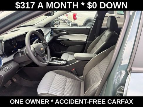 Used 2025 Chevrolet Trax LT FWD image 14