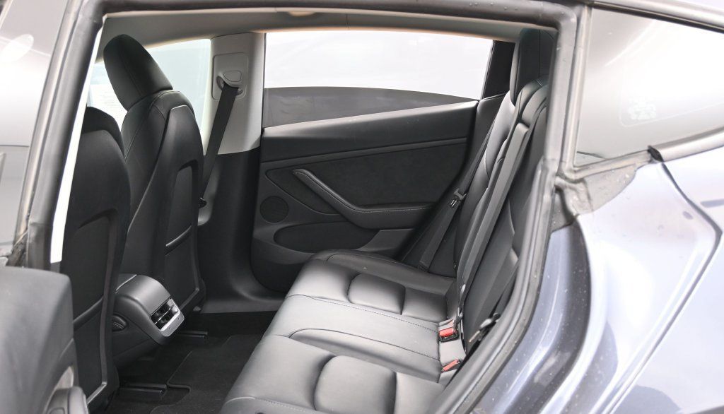 Used 2023 Tesla Model 3 Standard Range RWD image 3