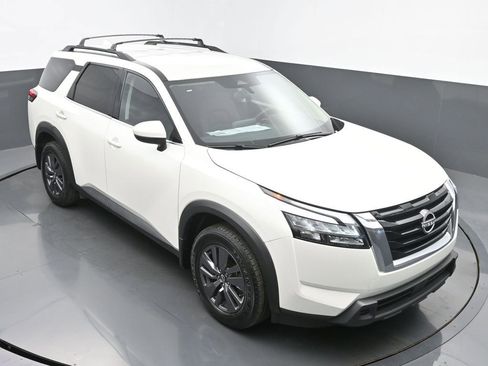 Used 2023 Nissan Pathfinder SV image 44