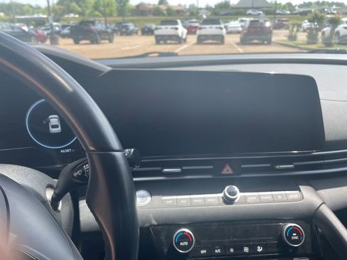 Certified 2024 Hyundai Elantra Limited image 21