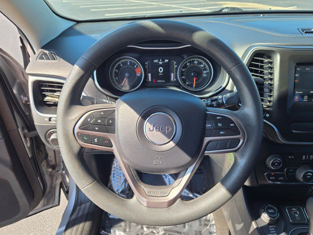Used 2020 Jeep Cherokee Latitude AWD/4WD image 31