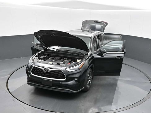 Used 2022 Toyota Highlander XLE image 36