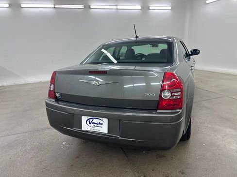 Used 2008 Chrysler 300 LX RWD image 12