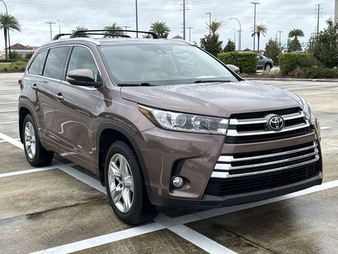 Used 2017 Toyota Highlander Limited image 12