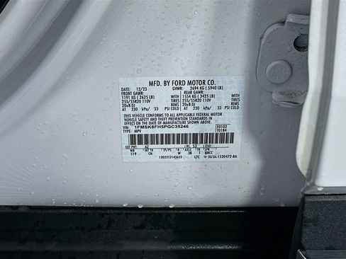 Used 2023 Ford Explorer Limited w/ Equipment Group 301A AWD/4WD image 35