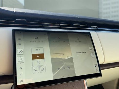 New 2026 Land Rover Range Rover SE image 25