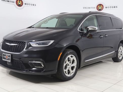 Used 2021 Chrysler Pacifica Limited AWD/4WD image 5