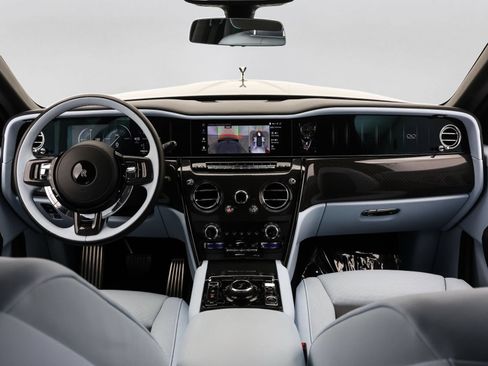 Certified 2025 Rolls-Royce Cullinan Black Badge AWD/4WD image 4