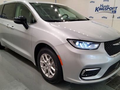 Used 2024 Chrysler Pacifica Touring-L