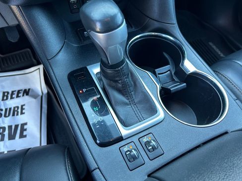 Used 2019 Toyota Highlander XLE image 21