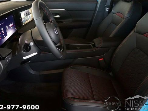 New 2025 Nissan Kicks SR FWD image 11