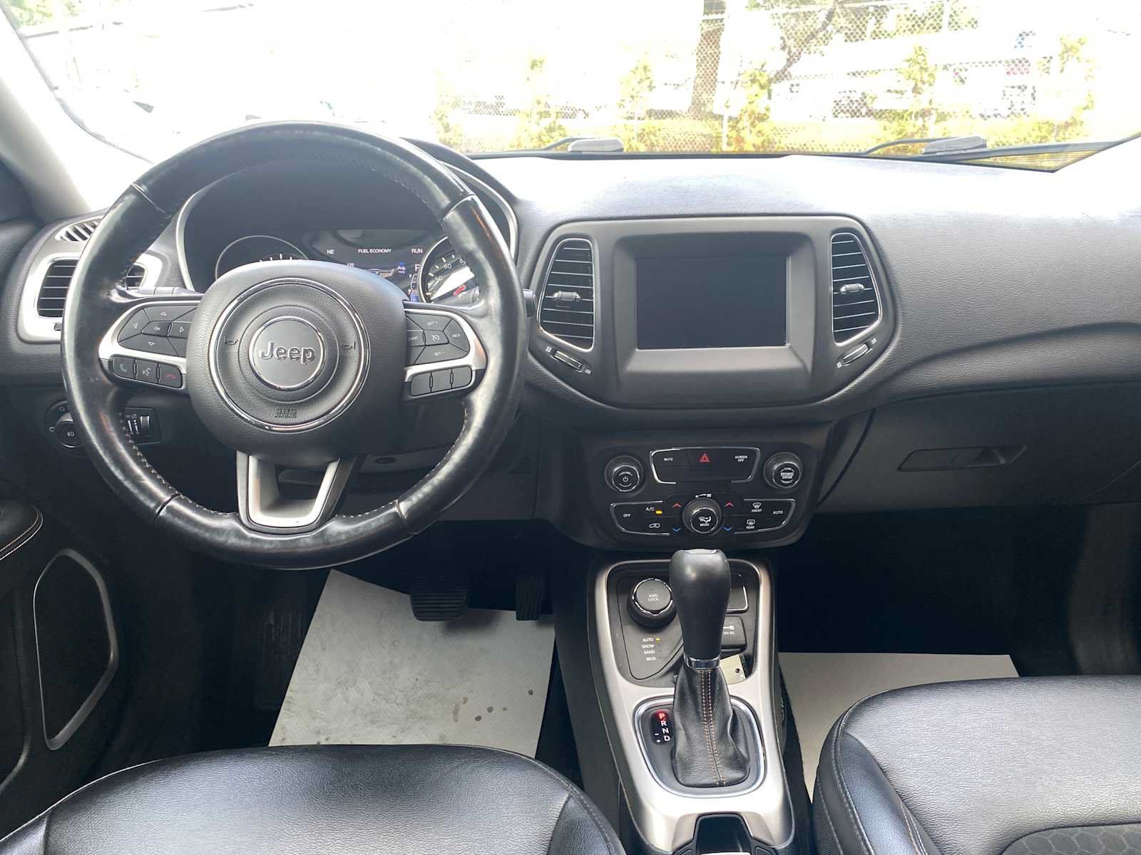Used 2018 Jeep Compass Latitude w/ Popular Equipment Group AWD/4WD image 7
