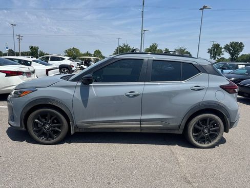 Used 2021 Nissan Kicks SR w/ SR Premium Package FWD image 2