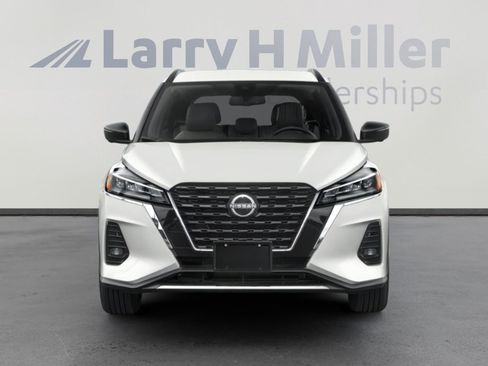 Used 2022 Nissan Kicks SR image 9