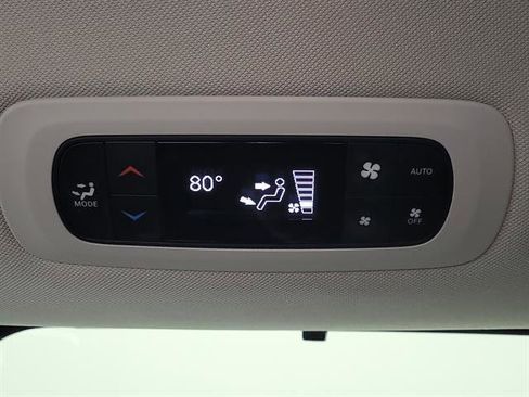 Used 2023 Chrysler Pacifica Touring-L image 16