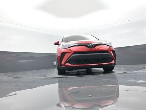 Used 2022 Toyota C-HR XLE image 18