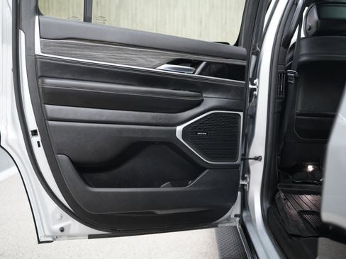 Used 2022 Jeep Wagoneer Series II w/ Premium Group I image 34