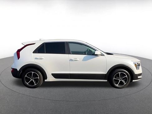 Used 2026 Kia Niro LX FWD image 16