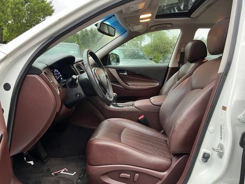 Used 2017 INFINITI QX50 2WD w/ Premium Package image 5
