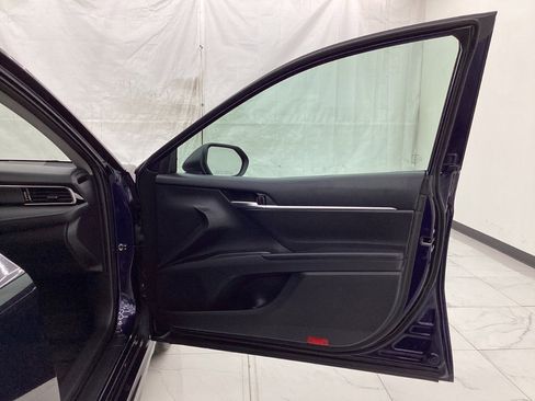 Used 2022 Toyota Camry SE image 19