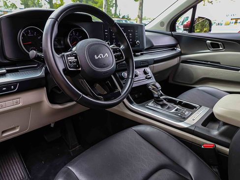 Certified 2023 Kia Carnival LX image 7