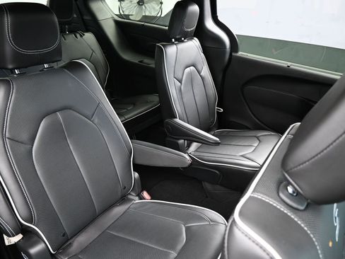 Used 2024 Chrysler Pacifica Limited w/ S Appearance Package image 51