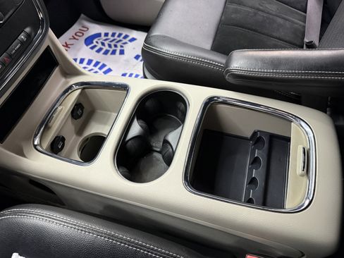 Used 2017 Dodge Grand Caravan SE image 16