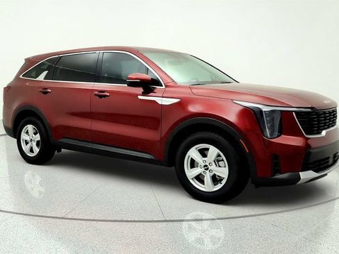 Used 2025 Kia Sorento LX FWD image 3