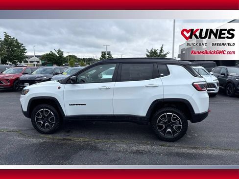 Used 2025 Jeep Compass Trailhawk AWD/4WD image 12