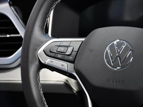 New 2026 Volkswagen Taos SE image 19